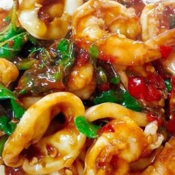 กระเพรากุ้งปลาหมึก