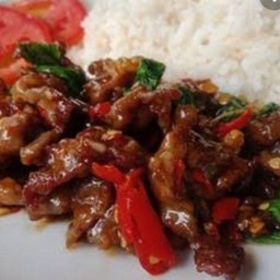 ข้ทวผัดกระเพราหนังไก่ทอดกรอบ