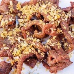 เนื้อทอดกระเทียม