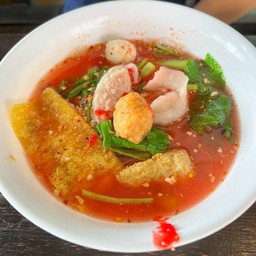 เส้นใหญ่ต้มยำ