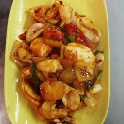 ปลาหมึกผัดไข่เค็ม