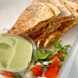 อิ่มรองท้อง เคซาดิย่าไก่+ชีส 4 ชิ้น ( 4 pc Chicken quesadilla )