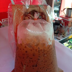 กาแฟยกนิ้วห้าแยกฉลอง