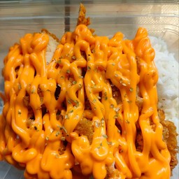 ข้าวไก่กรอบราดชีส