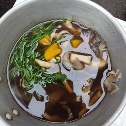 แกงเห็ด  3 อย่าง( นางฟ้า  หูหนู  ออรินจิ)