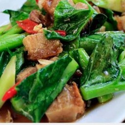 คะน้าหมูกรอบ