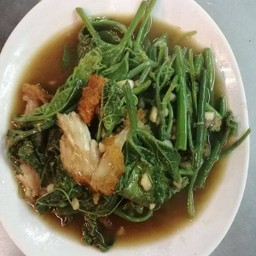 ยอดมะระหมูกรอบ