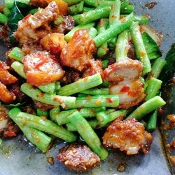 พริกเเกงหมูกรอบ ใส่ถัว