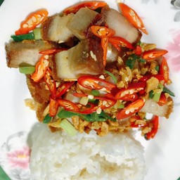 ข้าว+หมูกรอบผัดพริกเกลือ