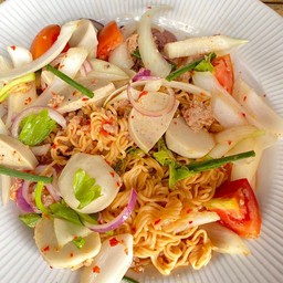 ยำมาม่าหมูสับ