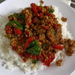 ข้าวกะเพราเนื้อฟรีไข่ดาว