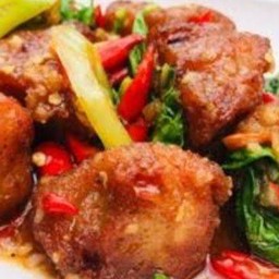 ข้าวผัดกระเพราไก่ป๊อบกรุบกรอบ