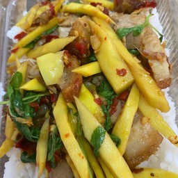 กระเพาะหน่อไม้หมูกรอบ