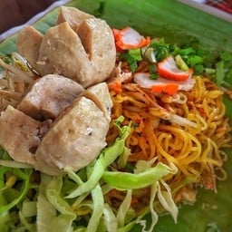 ก๋วยเตี๋ยวแห้งห่อใบตอง (ป้ากาบ) ป้ากาบ