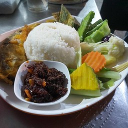 ข้าวคลุก ตาแดง ปลาทู