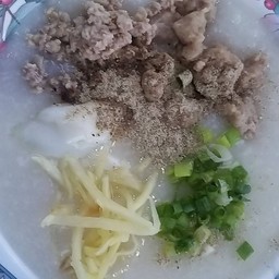 โจ๊กหมูเด้ง ไส้หมู