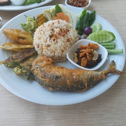 ข้าวคลุกน้ำพริกกะปิ