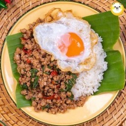 ผัดกะเพราราดข้าว