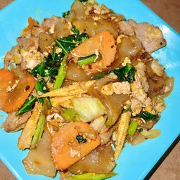 ผัดซีอิ๋วหมู