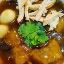 บ้านหมูกรอบคุณยาย