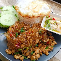 กะเพราวุ้นเส้น