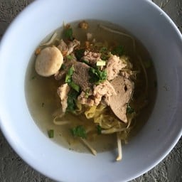 ก๋วยเตี๋ยว อาหารตามสั่งริมนา By แม่เจริญ