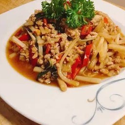 ผัดหน่อไม้ (ราดข้าว)