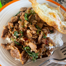 ข้าวกะเพาหมูชิ้น