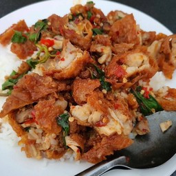 ข้าวกะเพาไก่กรอบ