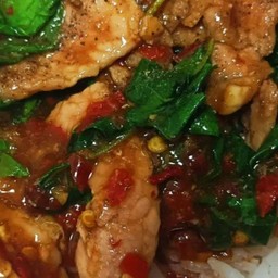กะเพราหมูชิ้น,หมูสับ ราดข้าว