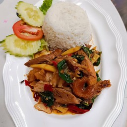 ข้าวราดกระเพราขาหมู