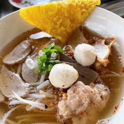 ก๋วยเตี๋ยวหมูต้มยำบะหมี่เหลือง