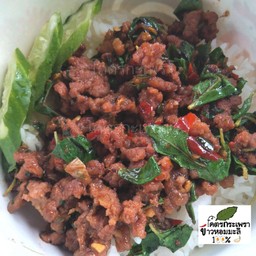 ข้าวกะเพราเนื้อสับ (พร้อมท็อปปิ้ง)