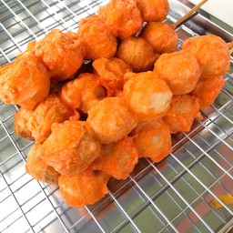 เสน่ห์ลูกชิ้นชุปแป้งทอด