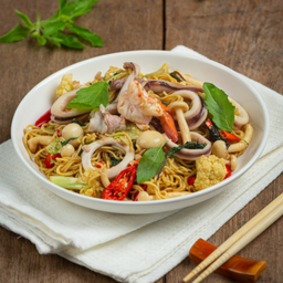 มาม่าผัดขี้เมารวมมิตร