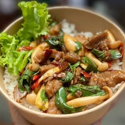 ข้าวกะเพราคอหมูย่าง