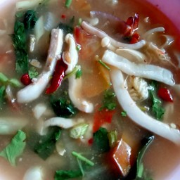 ต้มยำปลาหมึกน้ำใส(กับข้าว)