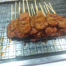 กัส ข้าวเหนียวหมูปิ้ง ตลาดไนท์สุนีย์