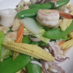 ผัดผักรวมมิตรทะเล