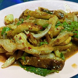 น้ำตกคอหมูย่าง