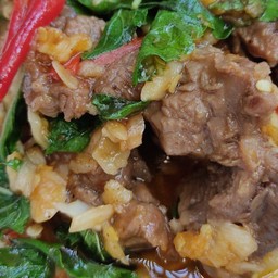 กระเพราเนื้อตุ๋น , เนื้อสด ( กับข้าว )