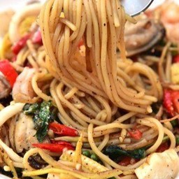 สปาเก็ตตี้ผัดขี้เมาหมู/ไก่