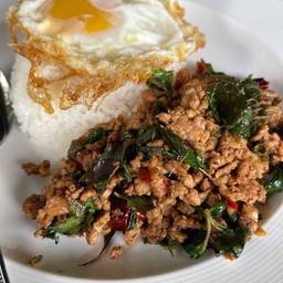 ผัดกระเพรา หมูสับ