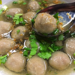 ลูกชิ้นเนื้อลอยน้ำ