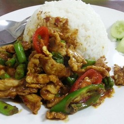 ผัดพริกแกงใต้หมูราดข้าว
