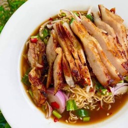 ยำมาม่าคอหมูย่างหม่าล่า