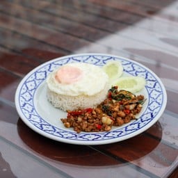 ข้าวผัดกะเพรา