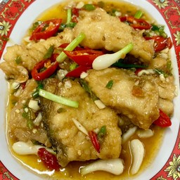 เนื้อปลาเก๋าผัดพริกขี้หนูสวน