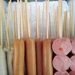 ลูกชิ้นทอด ( โรงเรียนสตรีศิริเกษ)