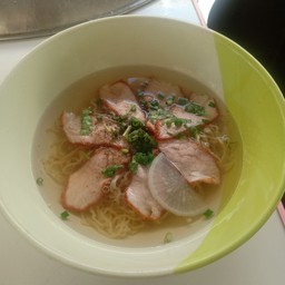 บะหมี่น้ำหมูแดง